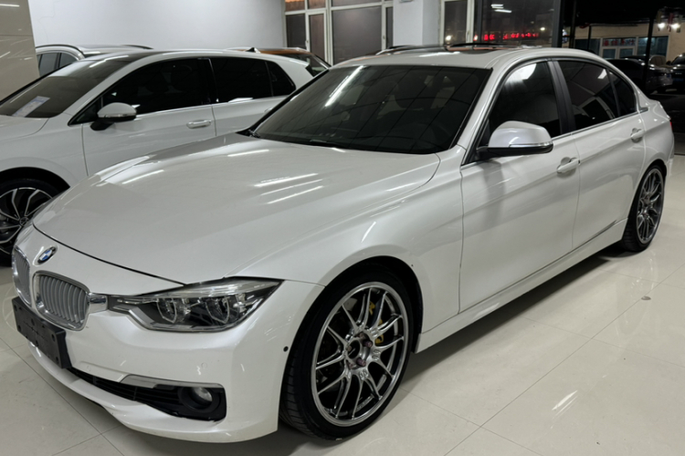 BMW 3 Series 2019 #2 BMW 3 Series 2019 car image #2