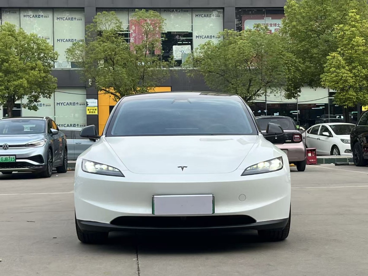 Tesla Model 3 2026 car image #2