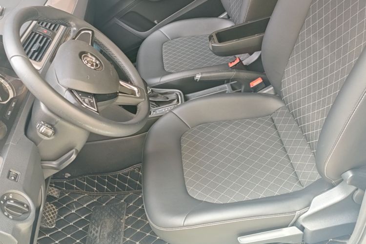 Skoda Rapid 2018 car image #15