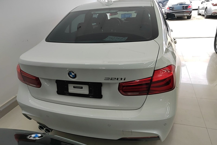 BMW 3 Series 2018 car image #4