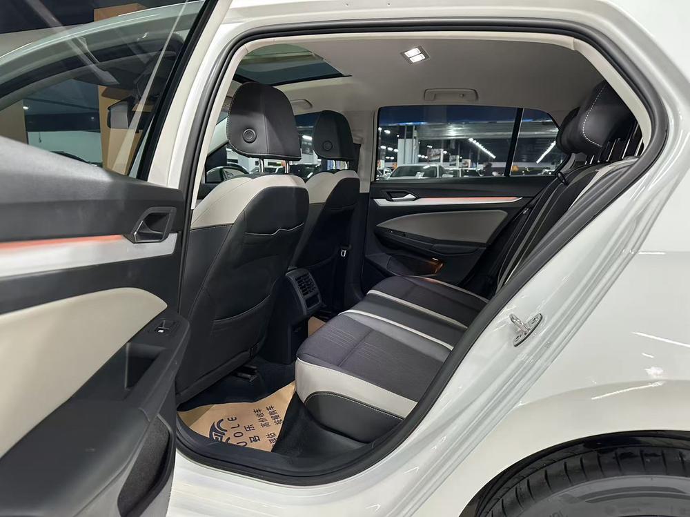 Volkswagen Golf 2022 car image #15