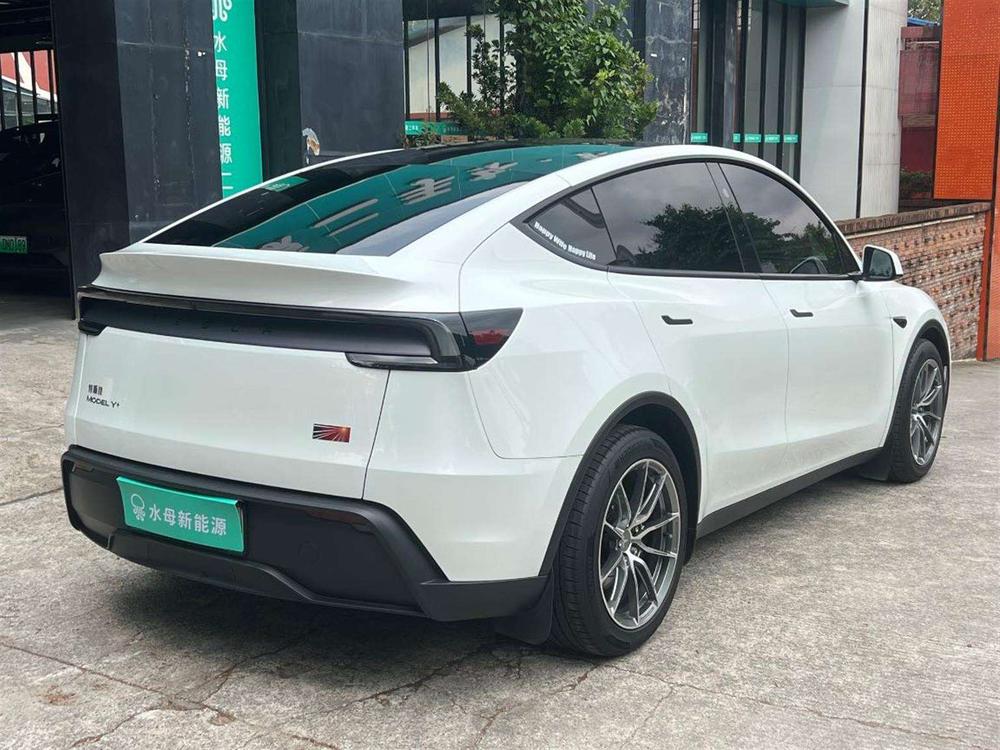 Tesla Model Y 2025 #7 Tesla Model Y 2025 car image #7