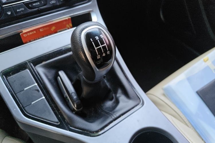 GEELY Emgrand 2019 car image #14