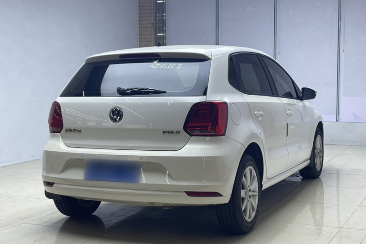 Volkswagen Polo 2015 صورة سيارة #8
