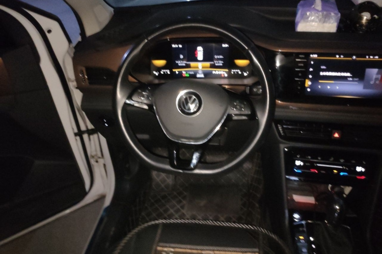 Volkswagen Tharu 2022 car image #15