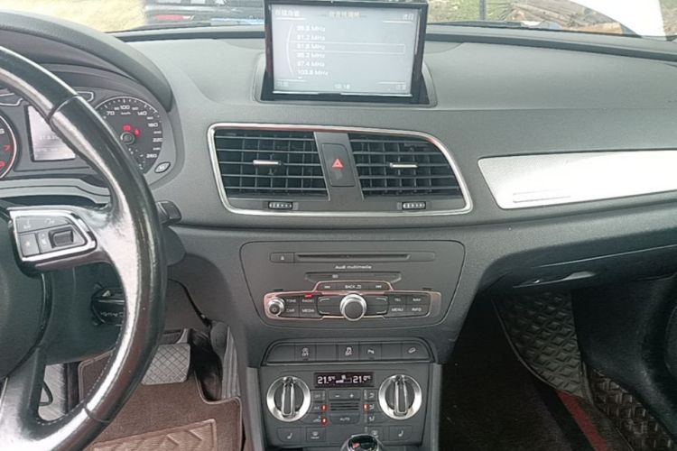 Audi Q3 2015 immagine di auto #13