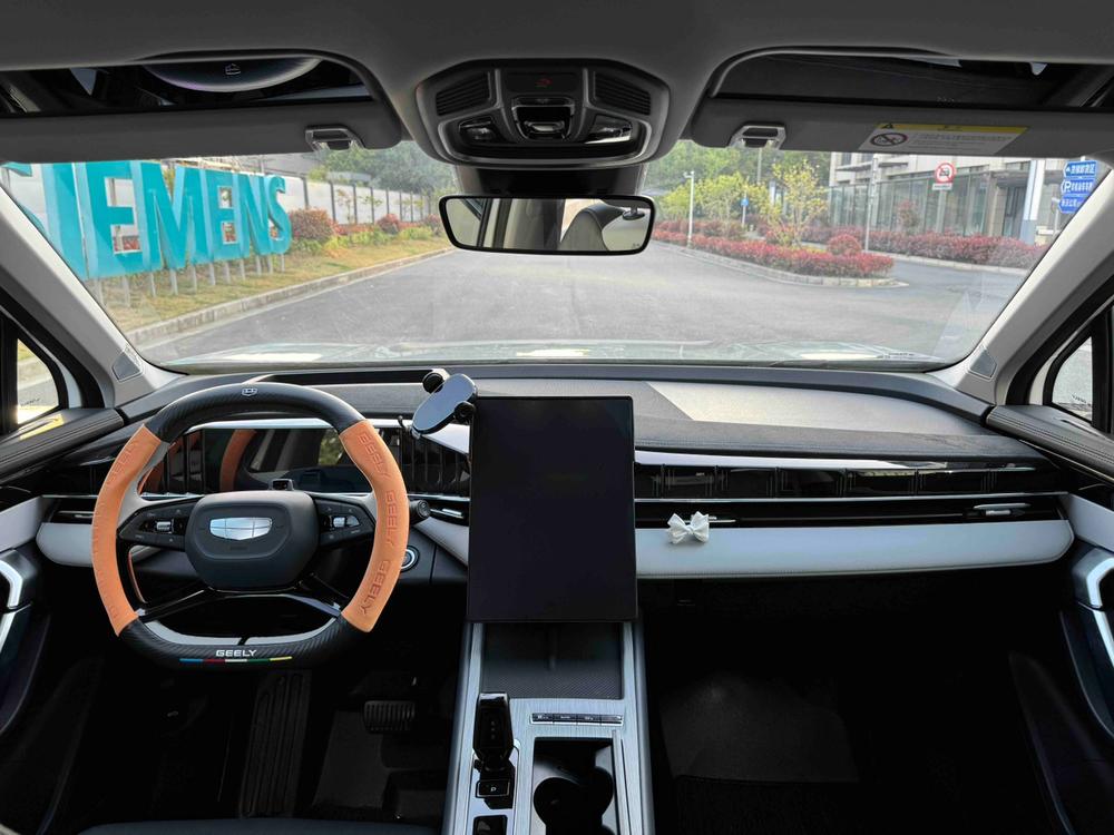 GEELY Boyue L 2025 car image #13