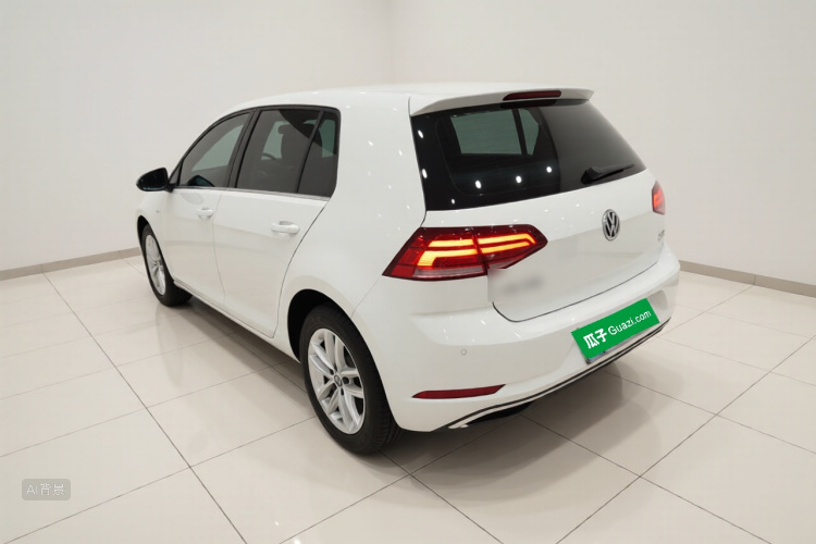 Volkswagen Golf 2018 car image #5