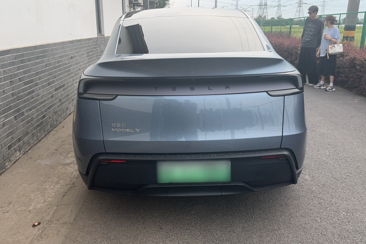 Tesla Model Y 2026 #7 Tesla Model Y 2026 car image #7