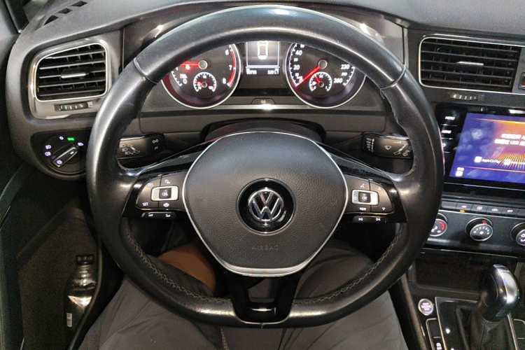 Volkswagen Golf 2020 #11 Volkswagen Golf 2020 car image #11