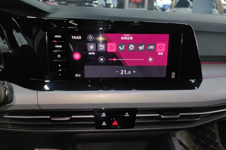 Volkswagen Golf 2021 car image #13