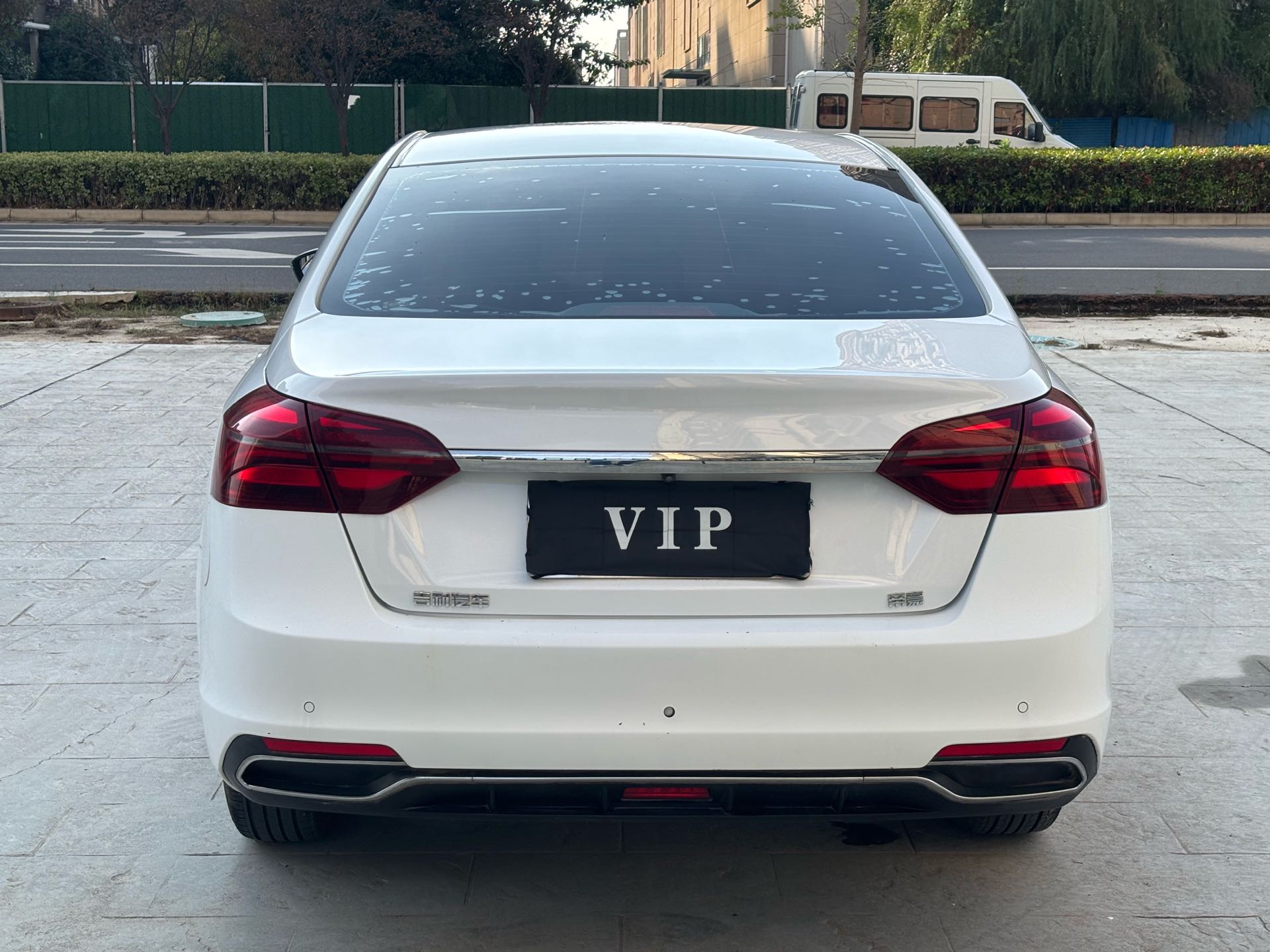 GEELY Emgrand 2019 car image #12