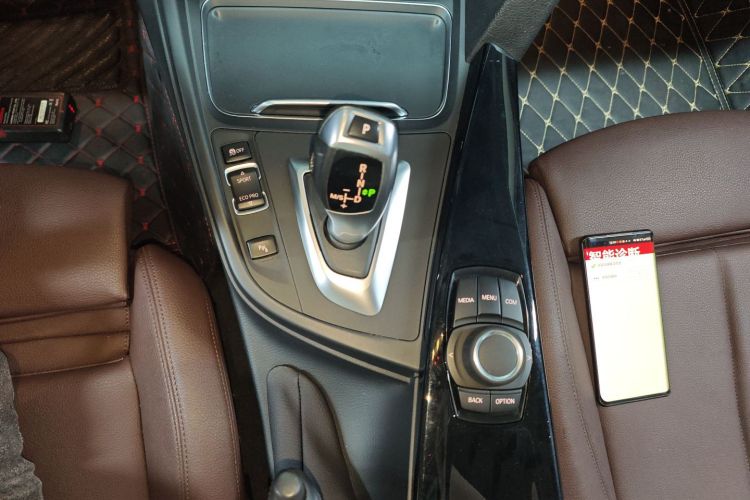 BMW 3 Series 2018 car image #18