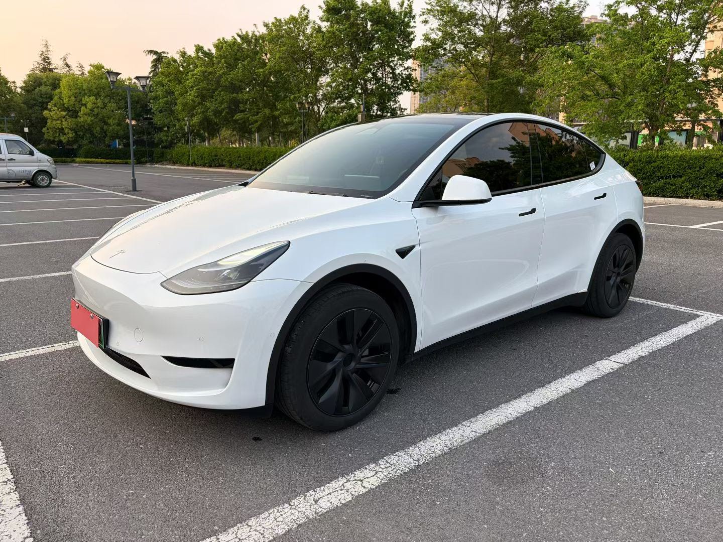 Tesla Model Y 2024 car image 