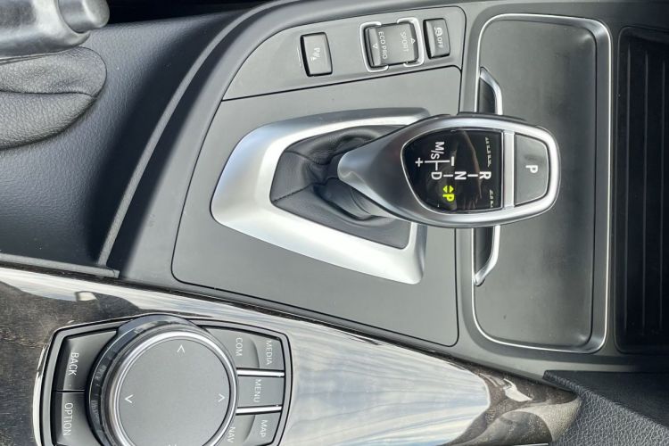 BMW 3 Series 2018 #13 BMW 3 Series 2018 car image #13