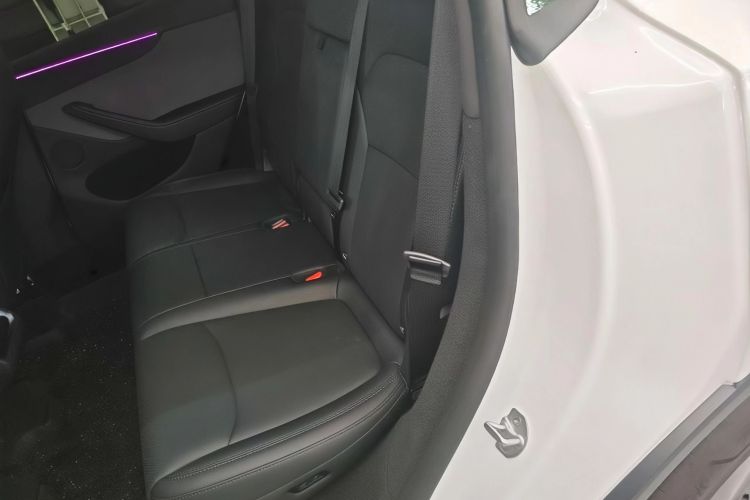 Tesla Model Y 2025 #17 Tesla Model Y 2025 car image #17