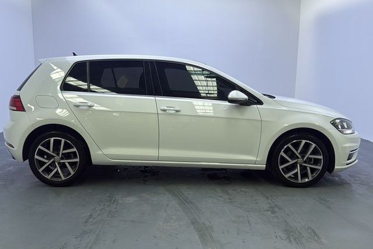 Volkswagen Golf 2020 car image #5