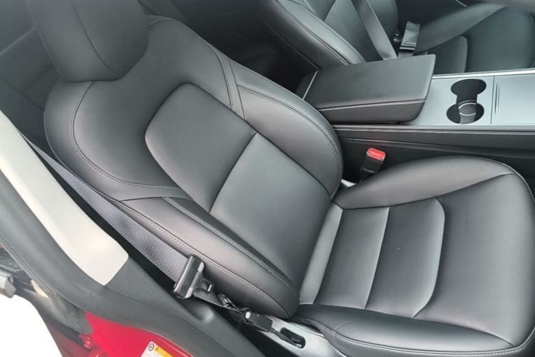 Tesla Model Y 2023 car image #24