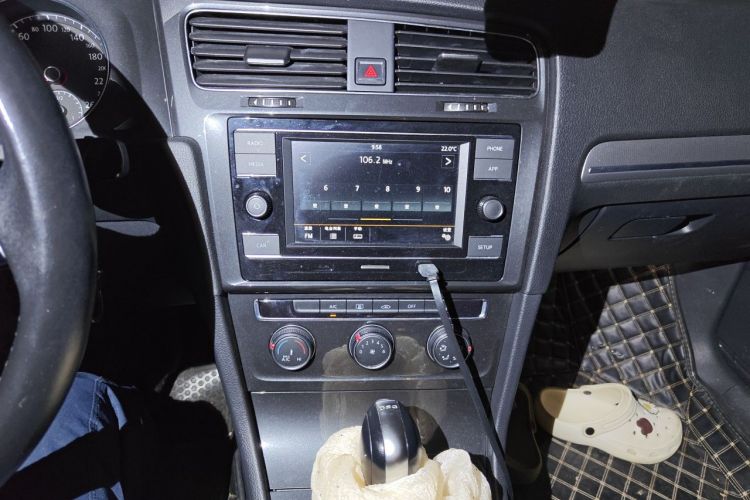 Volkswagen Golf 2018 car image #13