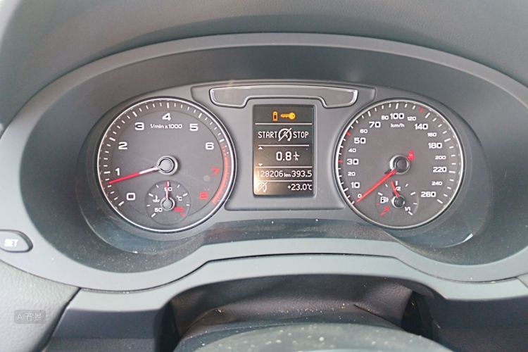 Audi Q3 2017 car image #13