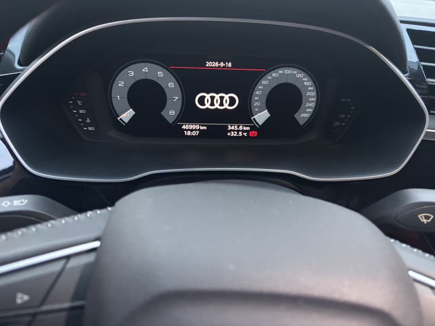 Audi Q3 2019 car image #5