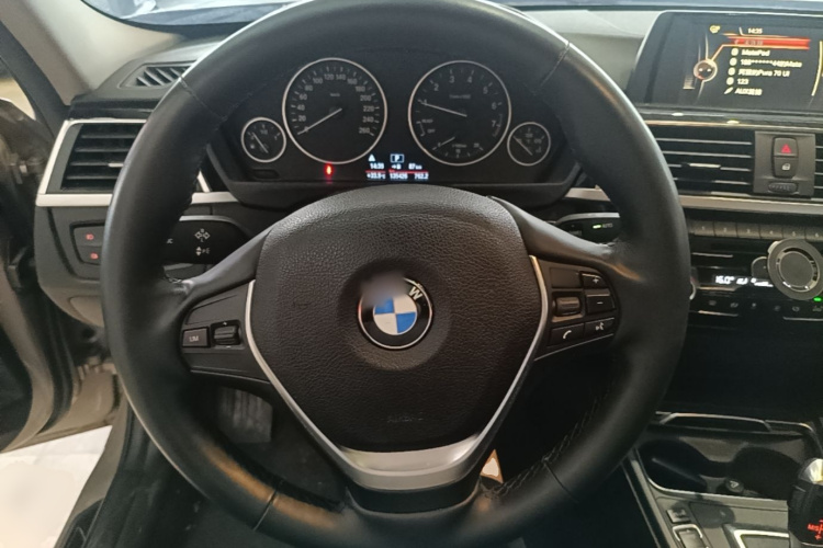 BMW 3 Series 2017 car image #11