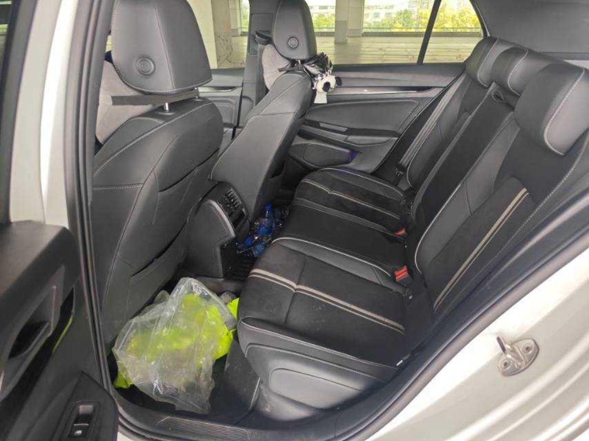 Volkswagen Golf 2022 car image #4