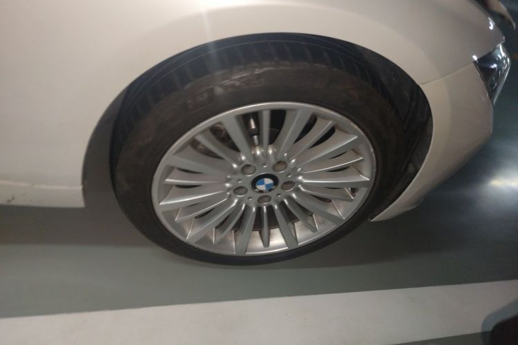 BMW 3 Series 2018 car image #9