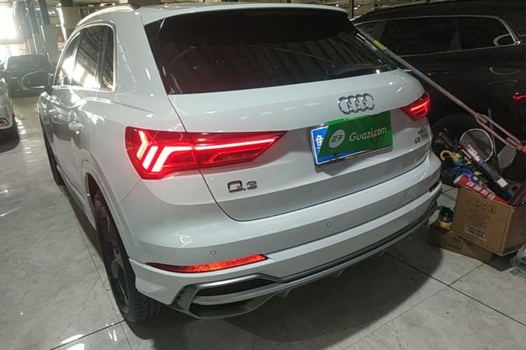 Audi Q3 2022 car image #5