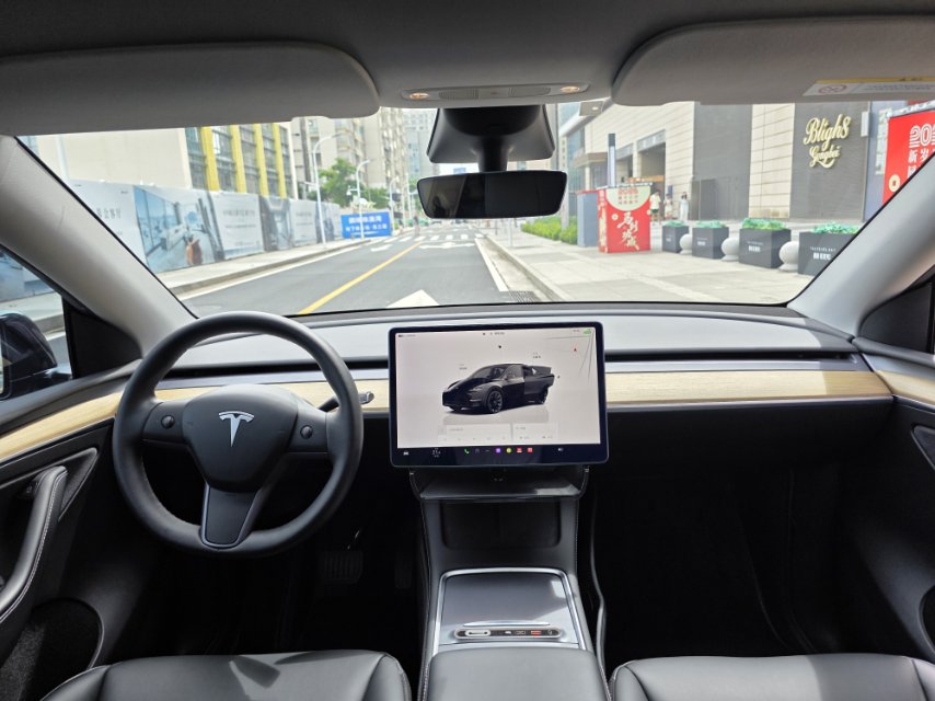 Tesla Model Y 2023 #8 Tesla Model Y 2023 car image #8