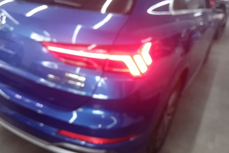 Audi Q3 2021 car image #8