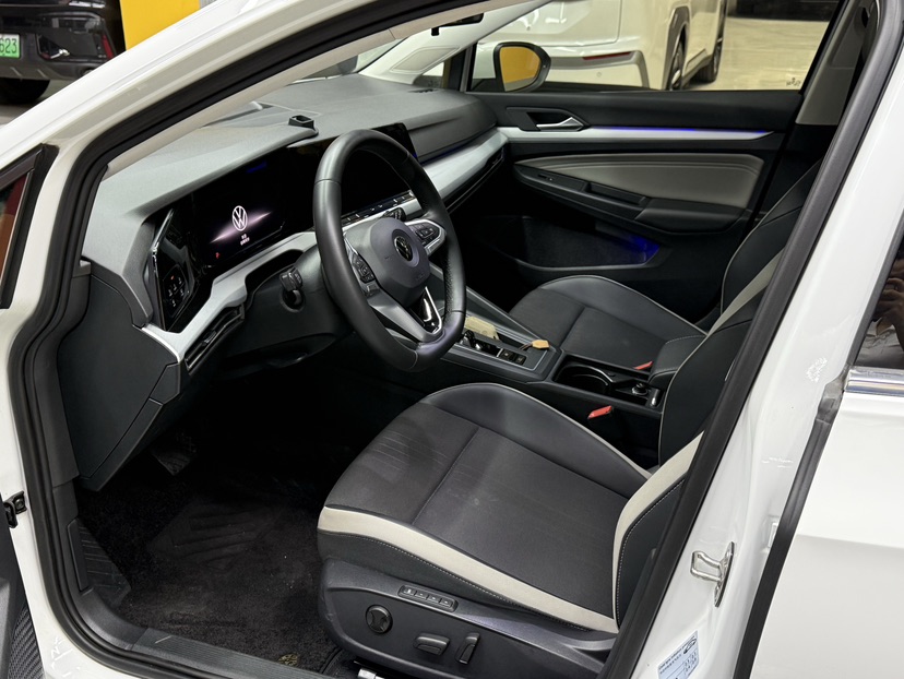 Volkswagen Golf 2024 car image #7