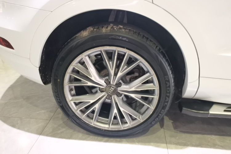 Audi Q3 2018 car image #10
