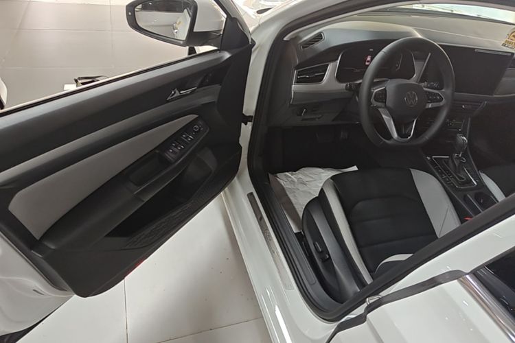 Volkswagen Bora 2023 car image #16