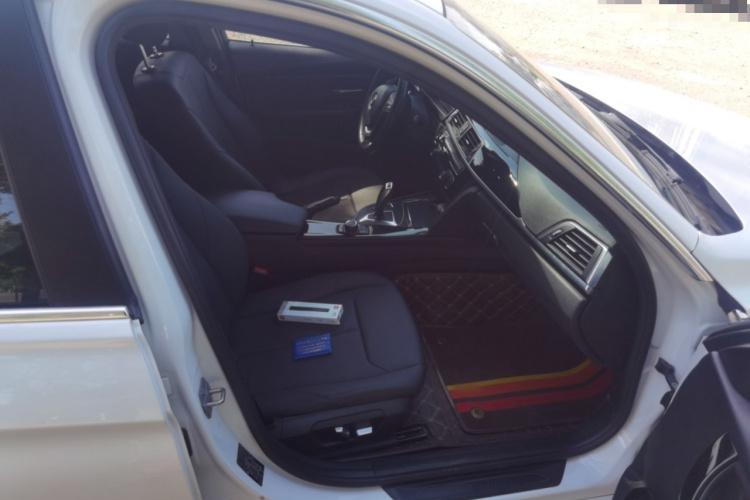 BMW 3 Series 2017 car image #27