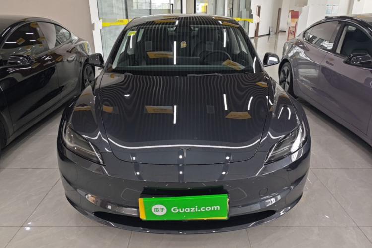 Tesla Model 3 2025 car image #3