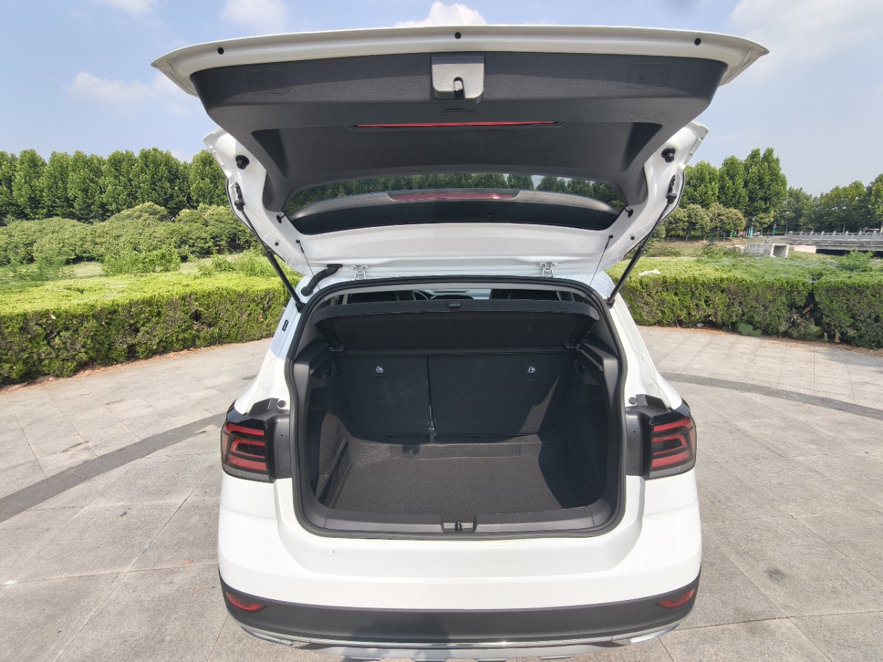 Volkswagen T-Cross 2023 #18 Volkswagen T-Cross 2023 car image #18