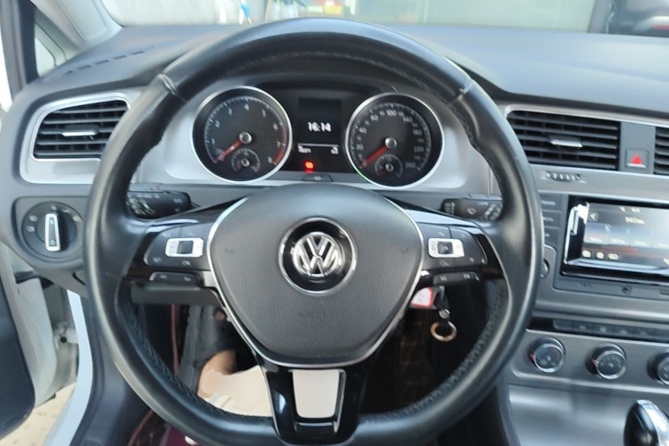 Volkswagen Golf 2016 car image #11