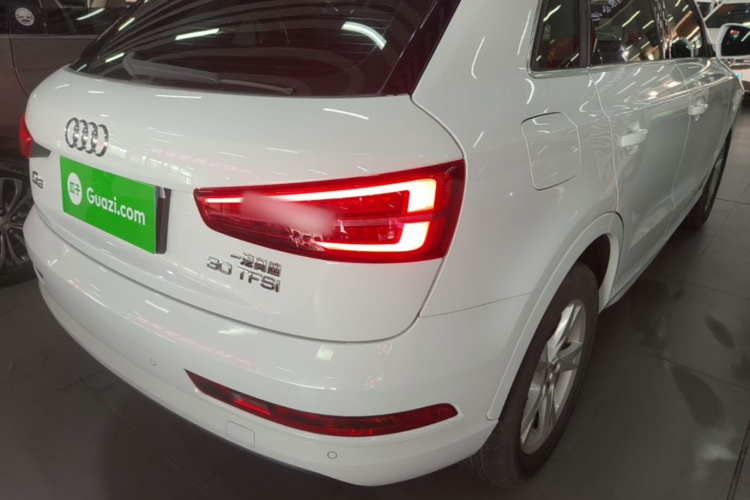Audi Q3 2017 car image #8