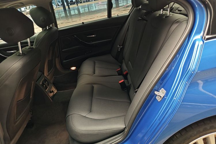 BMW 3 Series 2018 #13 BMW 3 Series 2018 car image #13