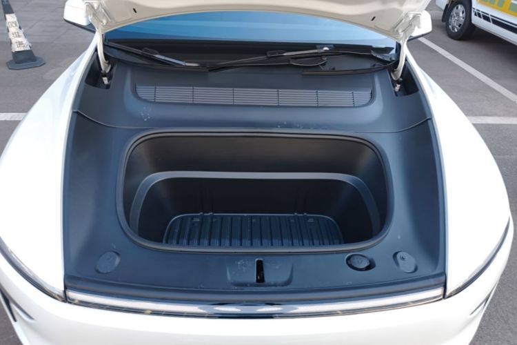 Tesla Model Y 2025 #20 Tesla Model Y 2025 car image #20