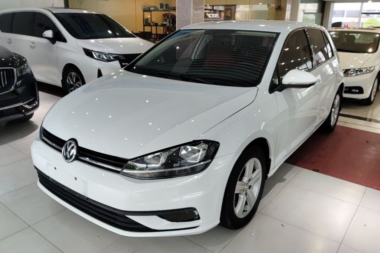 Volkswagen Golf 2018 car image #2