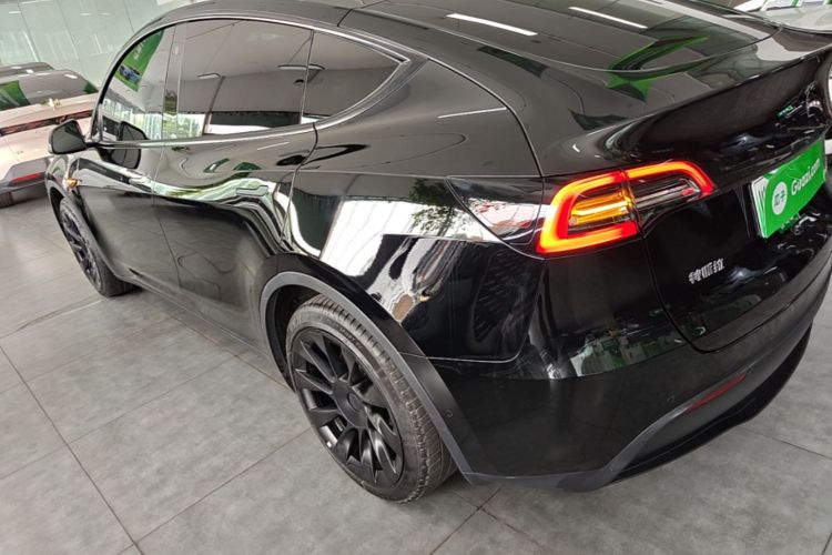 Tesla Model Y 2023 car image #5