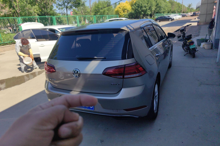 Volkswagen Golf 2018 car image #13