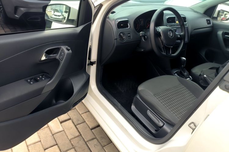 Volkswagen Polo 2019 car image #16