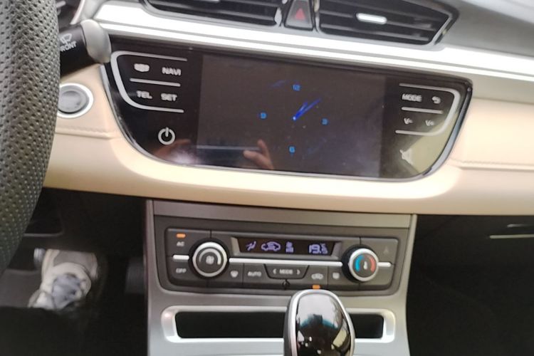 GEELY Emgrand 2019 #13 GEELY Emgrand 2019 car image #13