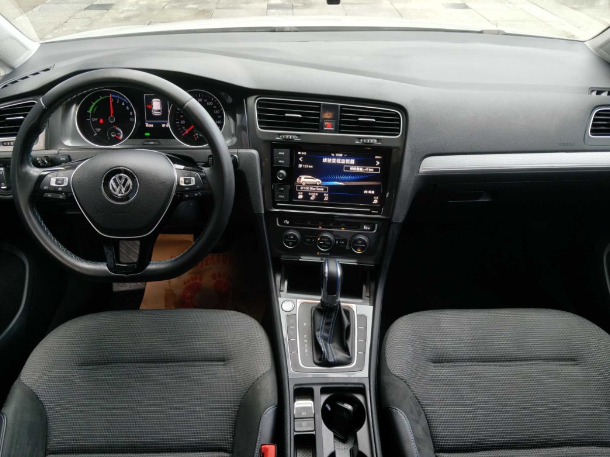 Volkswagen Golf Pure Electric 2020 #3 Volkswagen Golf Pure Electric 2020 car image #3