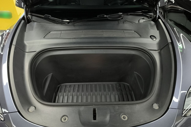 Tesla Model Y 2021 car image #20