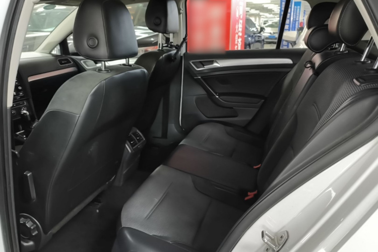 Volkswagen Golf 2018 car image #17