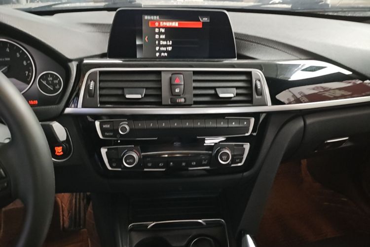 BMW 3 Series 2018 immagine di auto #13